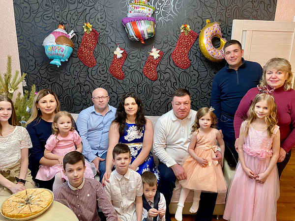 Яр Чаллыда күп балалы гаиләгә суыткыч бүләк иттеләр