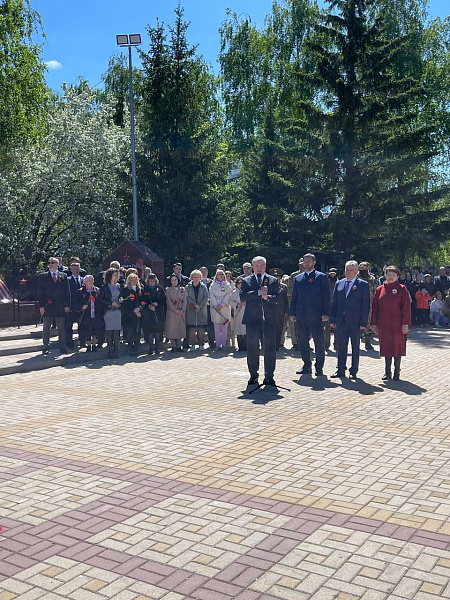 Наиль Магдеев наградил победителей школьных туров смотра строя и песни