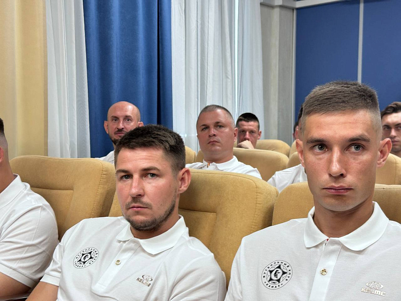 Наиль Магдеев встретился с командой ФК "КАМАЗ"