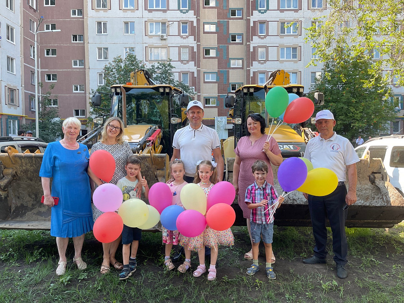 В Челнах продолжают чествовать строителей "Нашего двора"