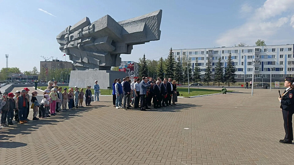 Воспитанники «Журавушки» почтили память героев Победы