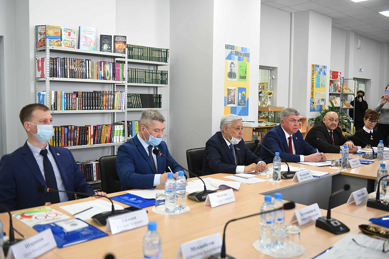 Фарид Мухаметшин провел в Челнах выездное заседание президиума Совета Ассамблеи народов Татарстана